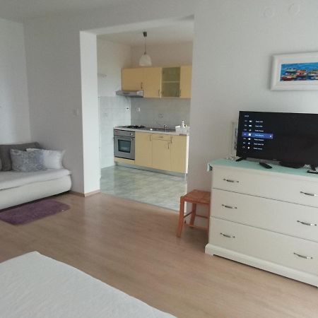 Feel Good Apartment Banjol Exteriör bild