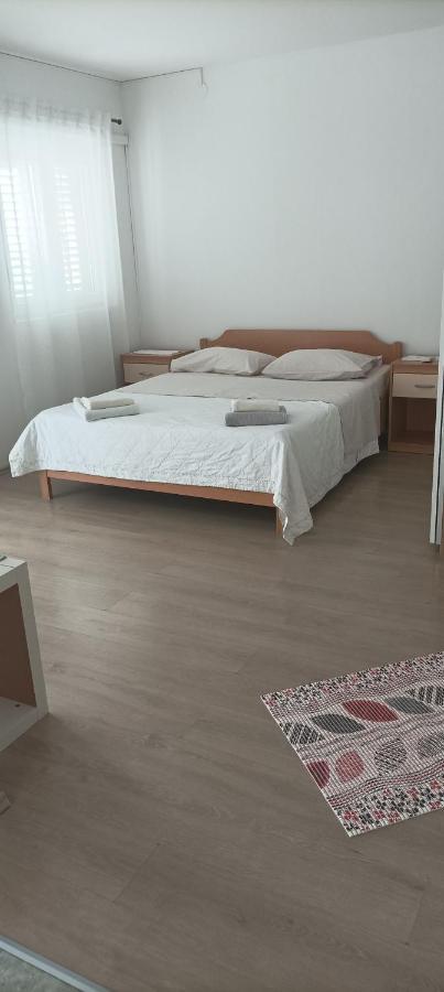 Feel Good Apartment Banjol Exteriör bild