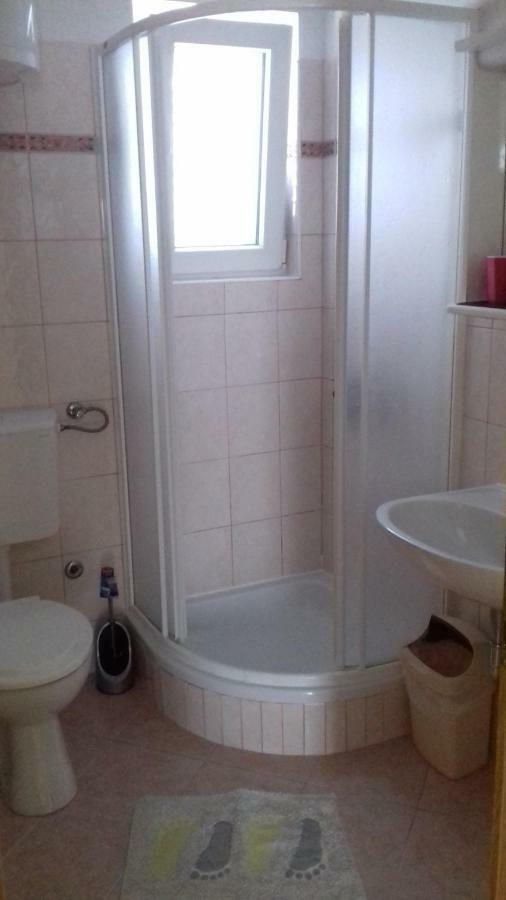 Feel Good Apartment Banjol Exteriör bild