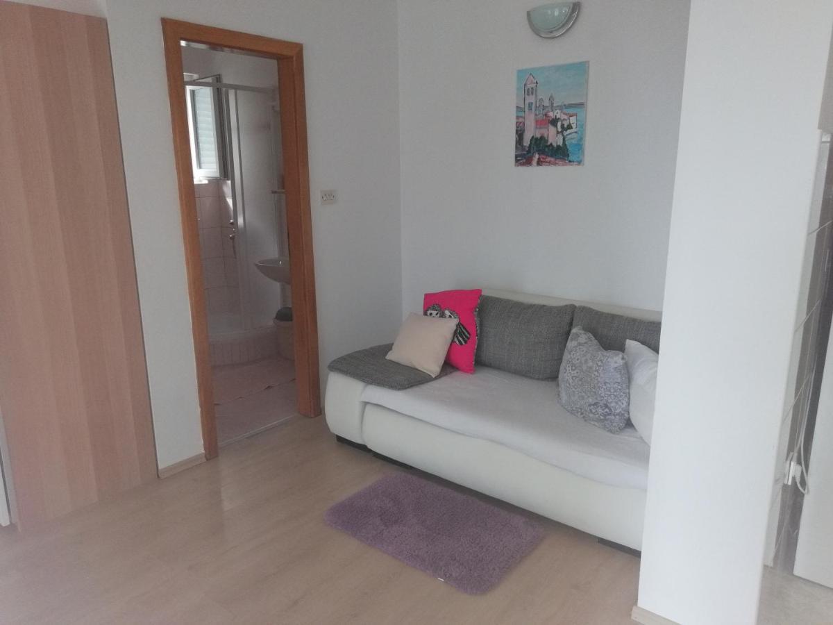 Feel Good Apartment Banjol Exteriör bild
